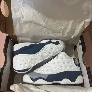 Jordan retro 13 White and Blue size 6C